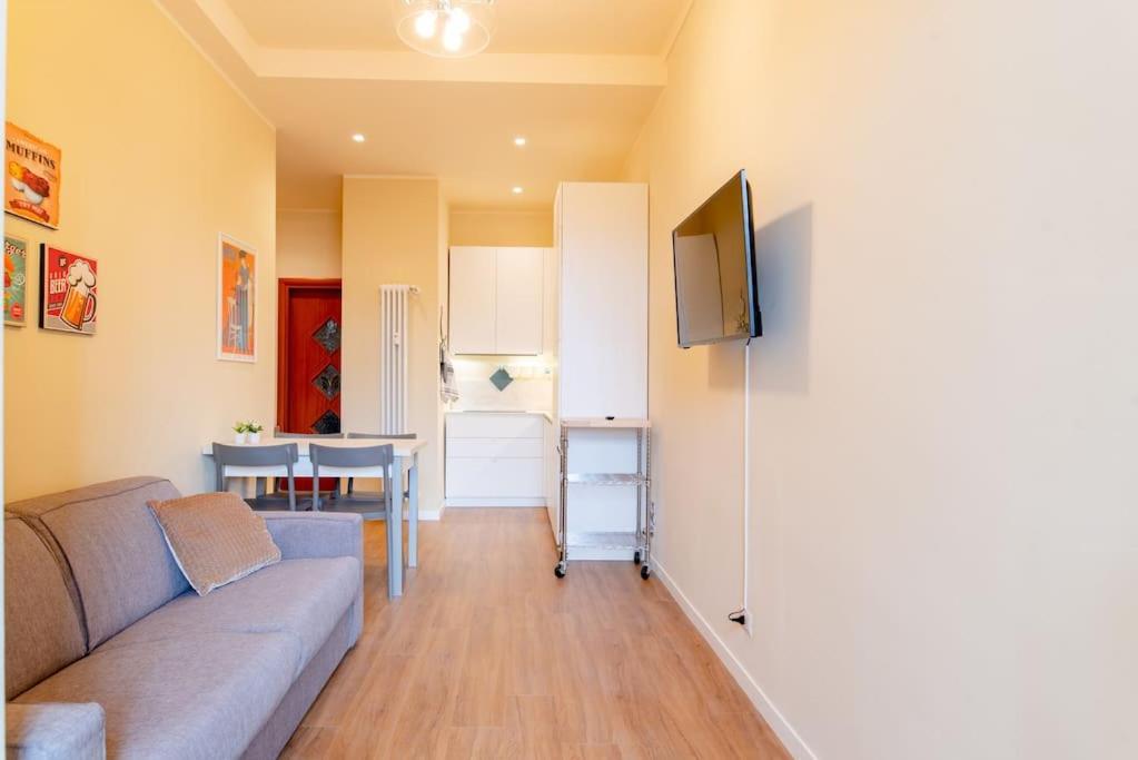 Cozy Close To Metro Apartment