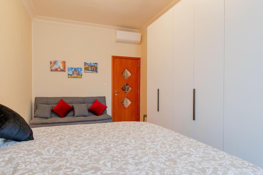 Cozy Close To Metro